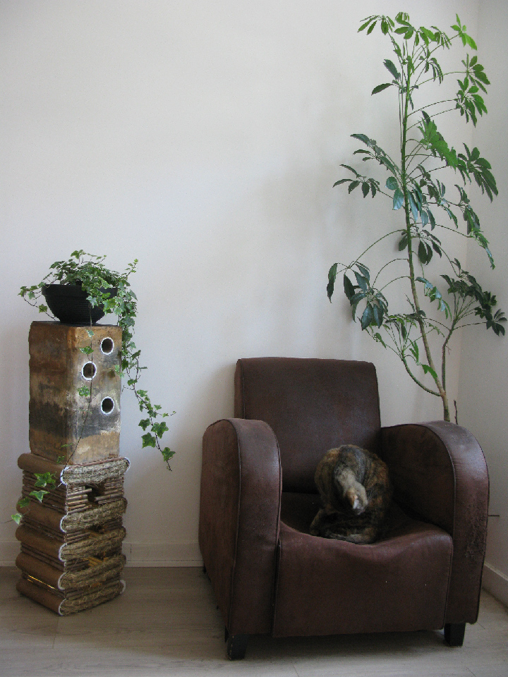 Sculpture en paille et bambou et coffrage de terres
