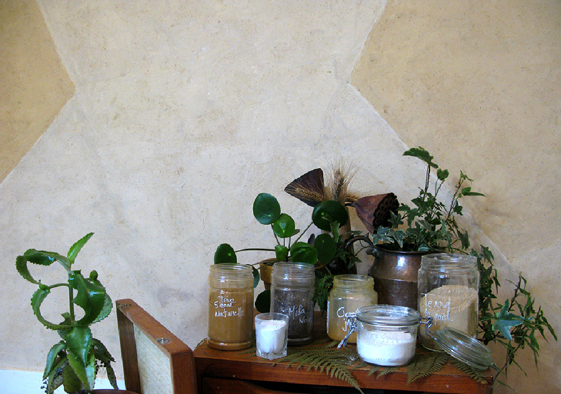 Détail d'enduit décoratif en deux couleurs